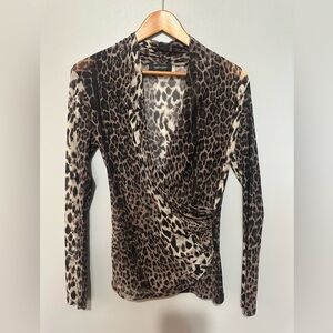 Karen Kane Blouse Semi-Sheer Beautiful Animal Print Fitted Waist V-Neck EUC